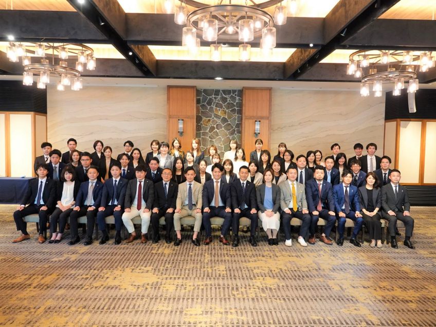 一般的な税理士の<br />
<strong>30倍</strong>の年間申告実績